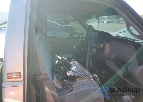 1998 Chevrolet Gmt-400 C1500 from USA, damaged, VIN 1GCEC14W2WZ268943